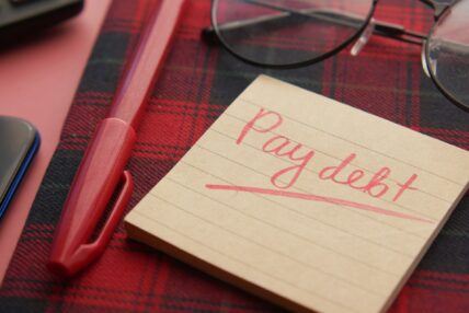 pay debt sticky note / debt relief