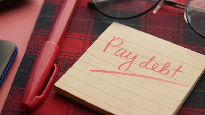pay debt sticky note / debt relief